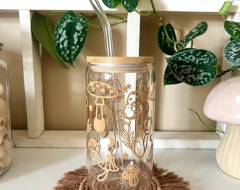 Copo de vidro em formato de cogumelo | Copo para café gelado com tampa de bambu e tema de fungos | Copo para chá gelado ao ar livre | Copo para café com tema de jardim de fadas | Copo térmico de vidro