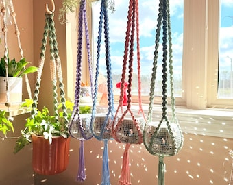 Makramee Mini Disco Ball Pflanzenhalter | Blumentopf | Innengarten Dekor | Groovy Pflanzen Dekor