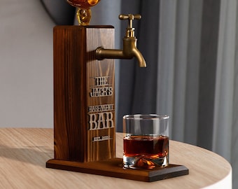 Dispensador de whisky de madera con nombre en relieve personalizado, dispensador de madera, dispensador de licores, decoración de bar en el hogar, dispensador de bebidas, decoración de bar