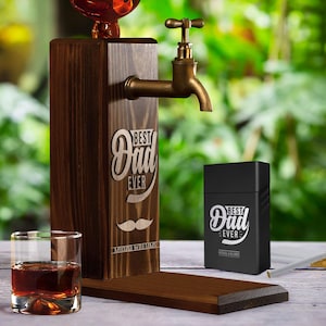 Distributore di whisky in legno con nome in rilievo personalizzato e porta sigarette con incisione laser, set regalo, fontana per bevande alcoliche, regalo per papà