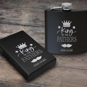 Set regalo con fiaschetta e scatola per sigarette incisa al laser personalizzata, fiaschetta personalizzata da 6 once, custodia per sigarette in metallo, il miglior regalo per papà