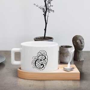 Juego de taza de café y té con letras caligráficas personalizadas con platillo de madera, juego de taza de café con platillo y cuchara personalizados, taza de té, regalo de aniversario