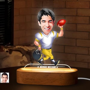 Ciondolo da calcio con caricatura a LED personalizzata con supporto in legno naturale, regalo di anniversario, luce notturna a LED con caricatura personalizzata