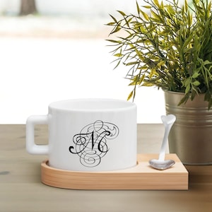 Ensemble de tasses à café et à thé avec lettre de calligraphie personnalisée avec soucoupe en bois, ensemble de tasses à café et cuillère à café personnalisées, tasse à thé, cadeau d'anniversaire