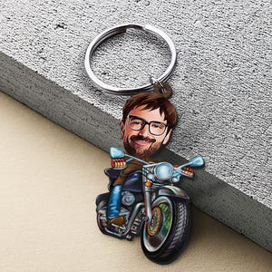 Schlüsselbund mit personalisierter Motorradfahrer Karikatur, Geschenk für ihn, benutzerdefinierter Schlüsselring, Freundgeschenk, Karikaturporträt, Geschenk für Biker