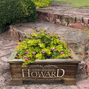 Personalisierte Holz geprägt Familie Name Blumentopf, benutzerdefinierte Holz Blumentopf, Wohnkultur, Garten Dekor, Holz Handwerk Blumentopf, handgemacht