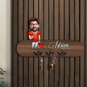Organizer per ingresso in legno 3D personalizzato con cartone animato di football americano, portachiavi in legno, regalo di inaugurazione della casa, disegno di caricatura personalizzato