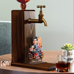 Personalized Wooden Whiskey Dispenser with Cartoon Couple Figurine, Wine, Vodka, Alcoholic Beverage Dispenser, Whiskey Fountain, Barware