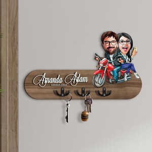 Personalizowany organizer 3D do przedpokoju z drewna z kreskówką, drewniany uchwyt na klucze, prezent na parapetówkę, spersonalizowana karykatura, prezent dla pary, wystrój domu