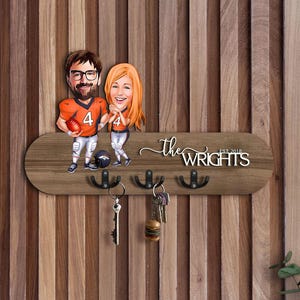 Organizer per ingresso in legno 3D personalizzato con cartone animato di football americano, portachiavi in legno, regalo di inaugurazione della casa, disegno di caricatura personalizzato