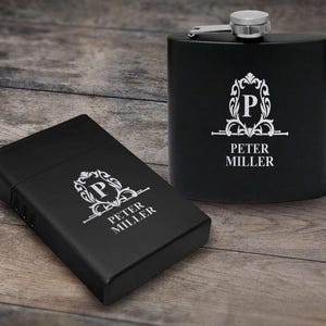 Set regalo con fiaschetta e scatola per sigarette incisa al laser personalizzata, fiaschetta personalizzata da 6 once, custodia per sigarette in metallo, il miglior regalo per lui