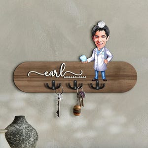 Gepersonaliseerde 3D houten organisator hal met cartoon tandarts, houten sleutelhouder, housewarmingcadeau, aangepaste karikatuur, jubileumcadeau