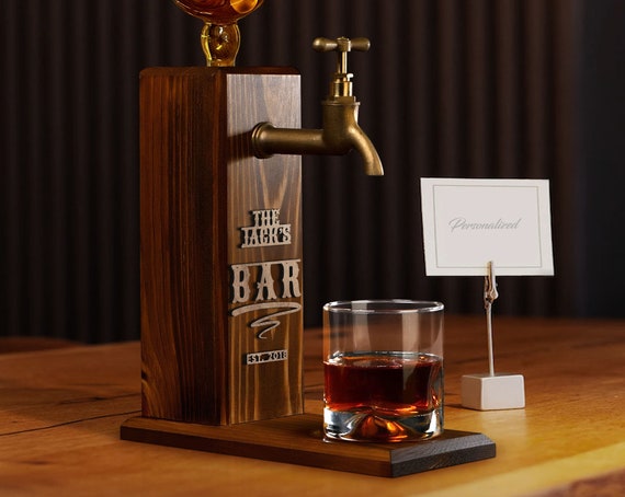 Distributeur de whisky en bois nommé en relief personnalisé, bar
