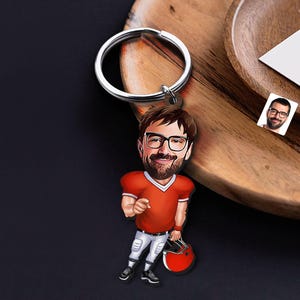 Portachiavi con caricatura personalizzata del football americano, regalo per lui, portachiavi Cosbaby personalizzato, regalo di compleanno, ritratto dei cartoni animati, bobblehead