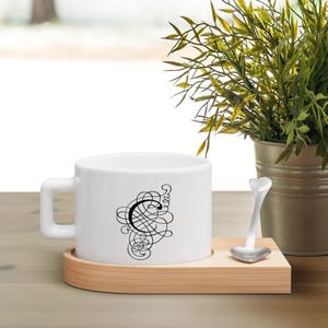Ensemble de tasses à café et à thé avec lettre de calligraphie personnalisée avec soucoupe en bois, ensemble de tasses à café et cuillère à café personnalisées, tasse à thé, cadeau d'anniversaire
