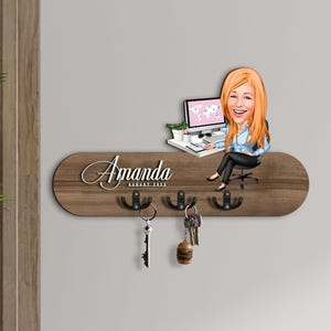 Personalisierter 3D-Holz-Entryway-Organizer mit General Controller Cartoon, Holzschlüsselhalter, Einweihungsgeschenk, benutzerdefinierte Karikatur, Geschenk für Sie