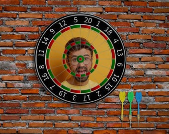 Juego de dardos amarillo con foto personalizada de 16 pulgadas (40 cm), decoración de pared para el hogar, juego de dardos, regalo para cumpleaños de un amigo, tablero de dardos personalizado, regalo divertido