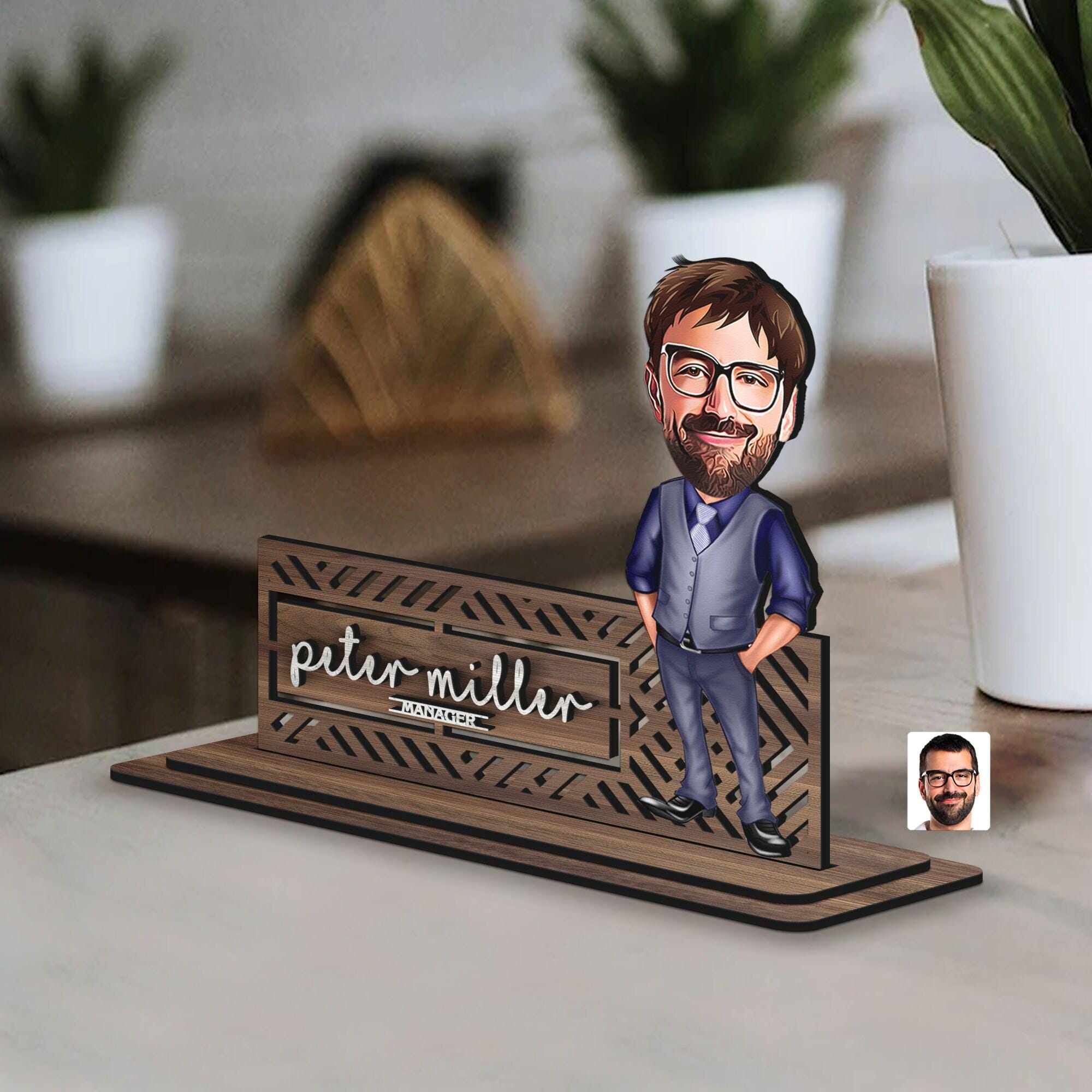Regalo Compleanno Uomo Personalizzato - Targa Legno Con Ritratto Caricatura 3D Da Foto, Con Testo