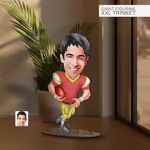 Figurina di grandi dimensioni personalizzata in legno 3D con personaggio dei cartoni animati del football americano, ritratto caricaturale, regalo per lui, arredamento per la casa, regalo di compleanno