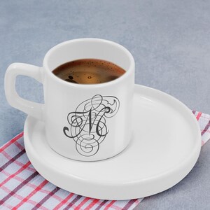 Ensemble personnalisé de lettres de calligraphie expresso/tasse à café turque, tasse à expresso personnalisée, cadeau de pendaison de crémaillère, cadeau d'anniversaire pour les amateurs de café