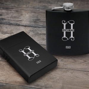 Set regalo con fiaschetta e scatola per sigarette incisa al laser personalizzata, fiaschetta personalizzata da 6 once, custodia per sigarette in metallo, il miglior regalo per lui