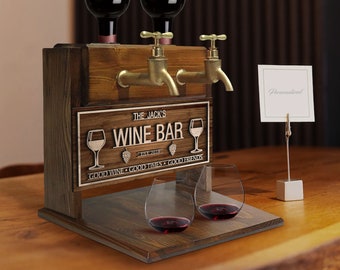 Dispensador de vino de doble grifo de madera con nombre personalizado en relieve, bar casero, decoración de bar, whisky, vodka, fuente de bebidas alcohólicas, regalo para él