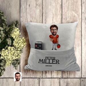 Cuscino personalizzato con caricatura di football americano con tasche, cuscino con caricatura personalizzata, regalo personalizzato, arredamento per la casa, regalo per lui