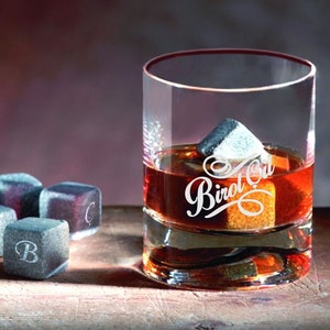 Personalisiertes Whiskyglas und Whiskystein-Set, personalisiertes Whiskygläser-Set mit Whiskystein. Besondere Geschenkbox. Besonderes Whisky Set