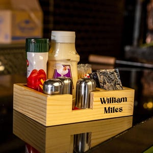Personalisierter Holzspender mit Name oder Logo Ketchup und Mayonnaise-Organizer, Restaurant-Servietten-Organizer, Küchenspender-Serviettenhalter