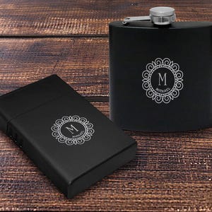 Set regalo con fiaschetta e scatola per sigarette incisa al laser personalizzata, fiaschetta personalizzata da 6 once, custodia per sigarette in metallo, il miglior regalo per lui