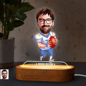 Ciondolo da calcio con caricatura a LED personalizzata con supporto in legno naturale, regalo di anniversario, luce notturna a LED con caricatura personalizzata