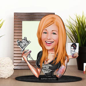 Statuetta tatuatrice in legno 3D personalizzata con ritratto di cartone animato, regalo di compleanno, regalo di Natale, regalo per lei