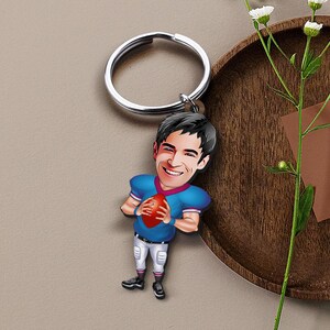 Portachiavi con caricatura personalizzata del football americano, regalo per lui, portachiavi Cosbaby personalizzato, regalo di Natale, ritratto dei cartoni animati, bobblehead