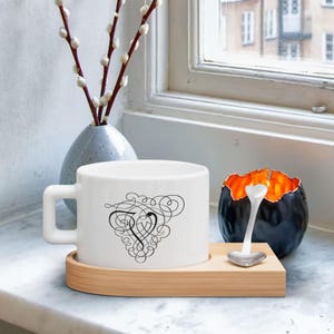 Ensemble de tasses à café et à thé avec lettre de calligraphie personnalisée avec soucoupe en bois, ensemble de tasses à café et cuillère à café personnalisées, tasse à thé, cadeau d'anniversaire