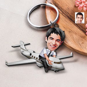 Portachiavi con caricatura personalizzata di pilota di aereo, regalo per lui, portachiavi Cosbaby personalizzato, regalo per fidanzato, ritratto di cartone animato, bobblehead