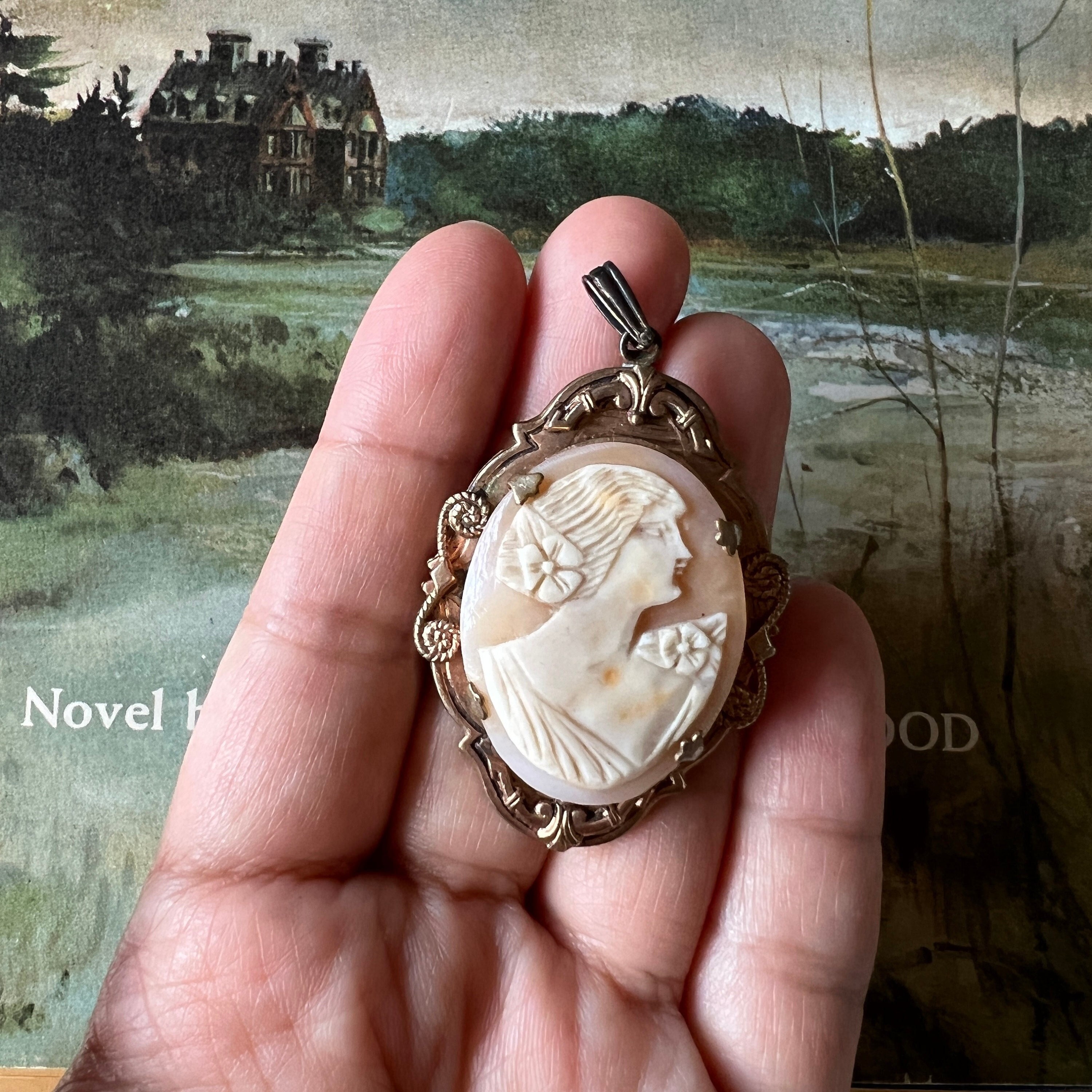 カメオ　CAMEO vintage　ネックレス　ブローチ Vintage Victorian Style Cameo Pendant Brooch - Etsy