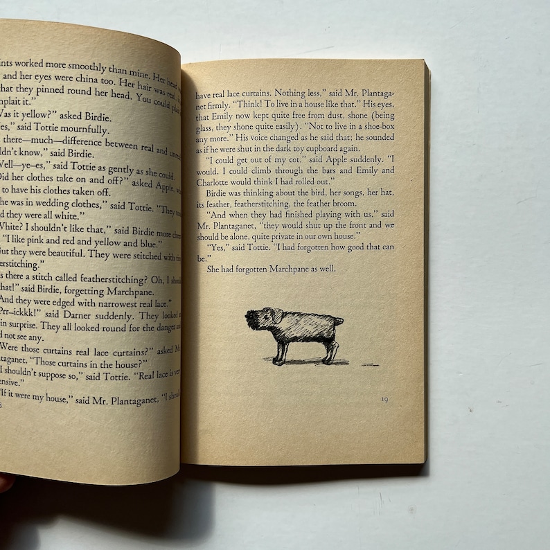 Illustrated by Tasha Tudor, the Doll's House by Rumer Godden, Puffin