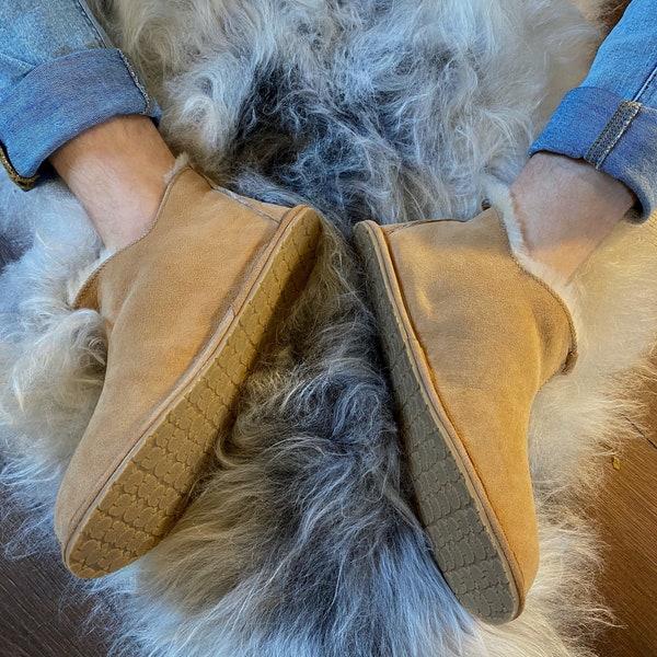 Men's Handcrafted Sheepskin 100% Slippers „slim fitted” beige or grey