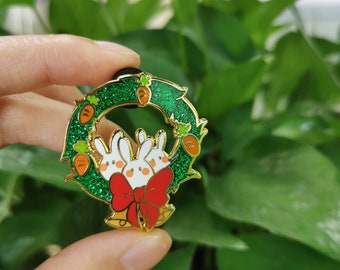 Holibun Wreath - Hard Enamel Pin