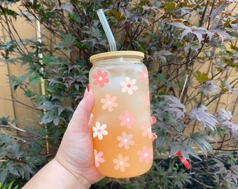 Lata de vidrio Libbey con flores / Lata de vidrio Libbey de 16 oz / Lata de cerveza con tapa de bambú / Lata con envoltorio floral Libbey / Lindo vaso de flores / Regalo para ella