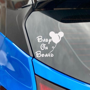 Baby On Board | Naklejka na samochód Disney Mickey Mouse | Naklejka na samochód Disney Minnie Mouse | Naklejka winylowa na samochód | Baby Shower | Bezpieczeństwo | Niezbędne rzeczy dla dziecka
