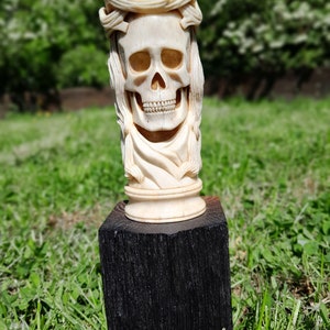 Memento Mori Memento vivere Figur Skulptur Statue, menschlicher Schädel / menschliches Gesicht, Remember You Must Die – Elchgeweih handgeschnitzt.