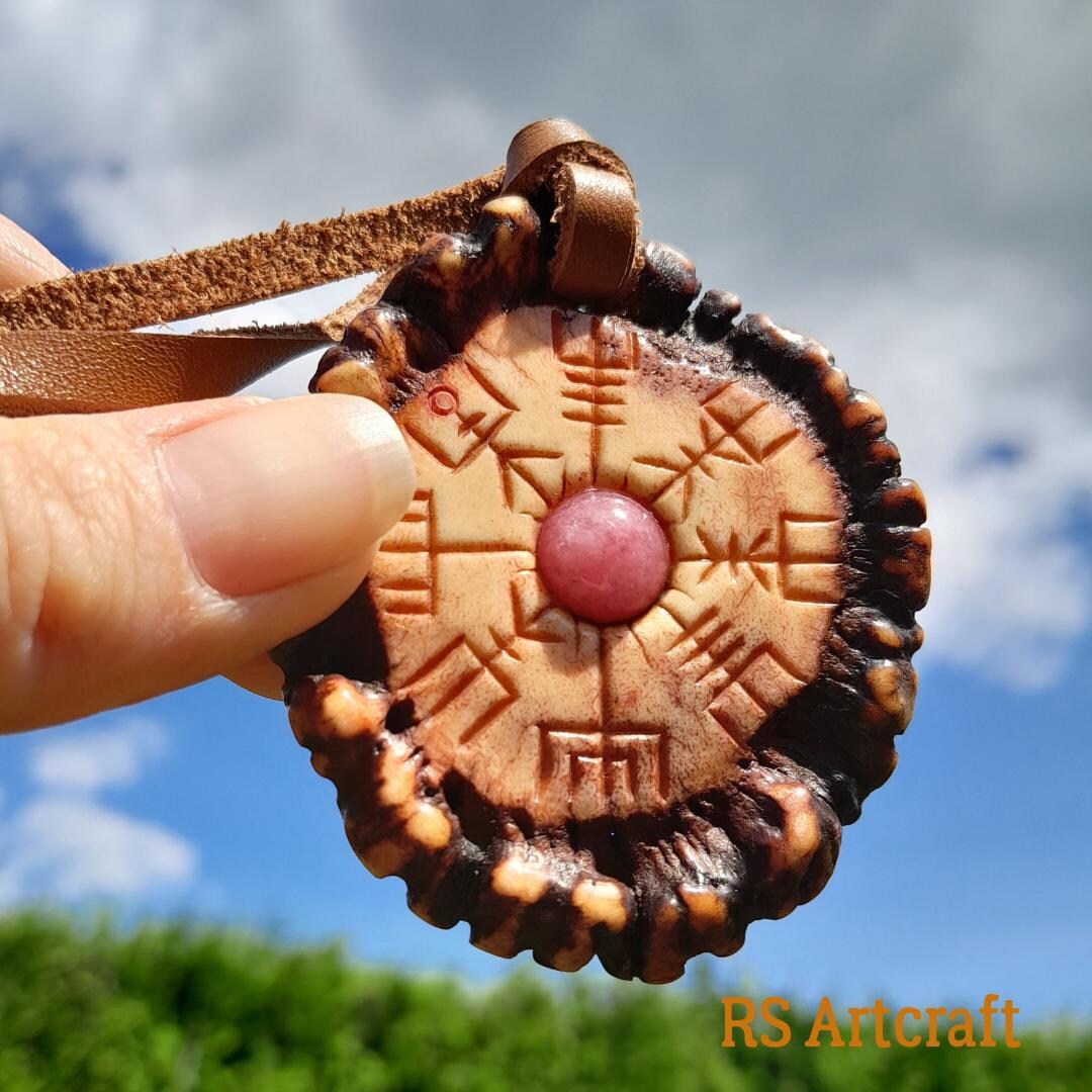Hand-carved Vegvisir Protection Talisman. Wayfinder Pendant With ...