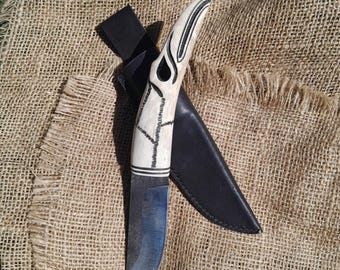 Coltello Viking Raven fatto a mano, lama in acciaio al carbonio D2, fodero in pelle.