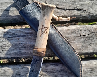 Handgemaakt exclusief Vikings klein zakmes met benen handvat en leren schede. Heksenmes met pentagram. Handgesmeed damastmes