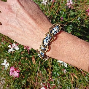 Wide mesh bracelet, bronze, blue floral liberty printed fabric, T-clasp