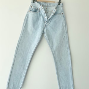 w26 L28  Vintage Levi’s 501 jeans made in USA  light blue faded vintage 501 jeans