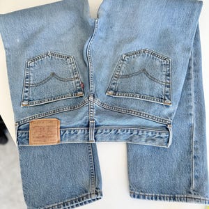 w30 L29 Levis 501 vintage 29-30” waistmedium blue 501s made in Canada for women 90s straight leg jeans 501