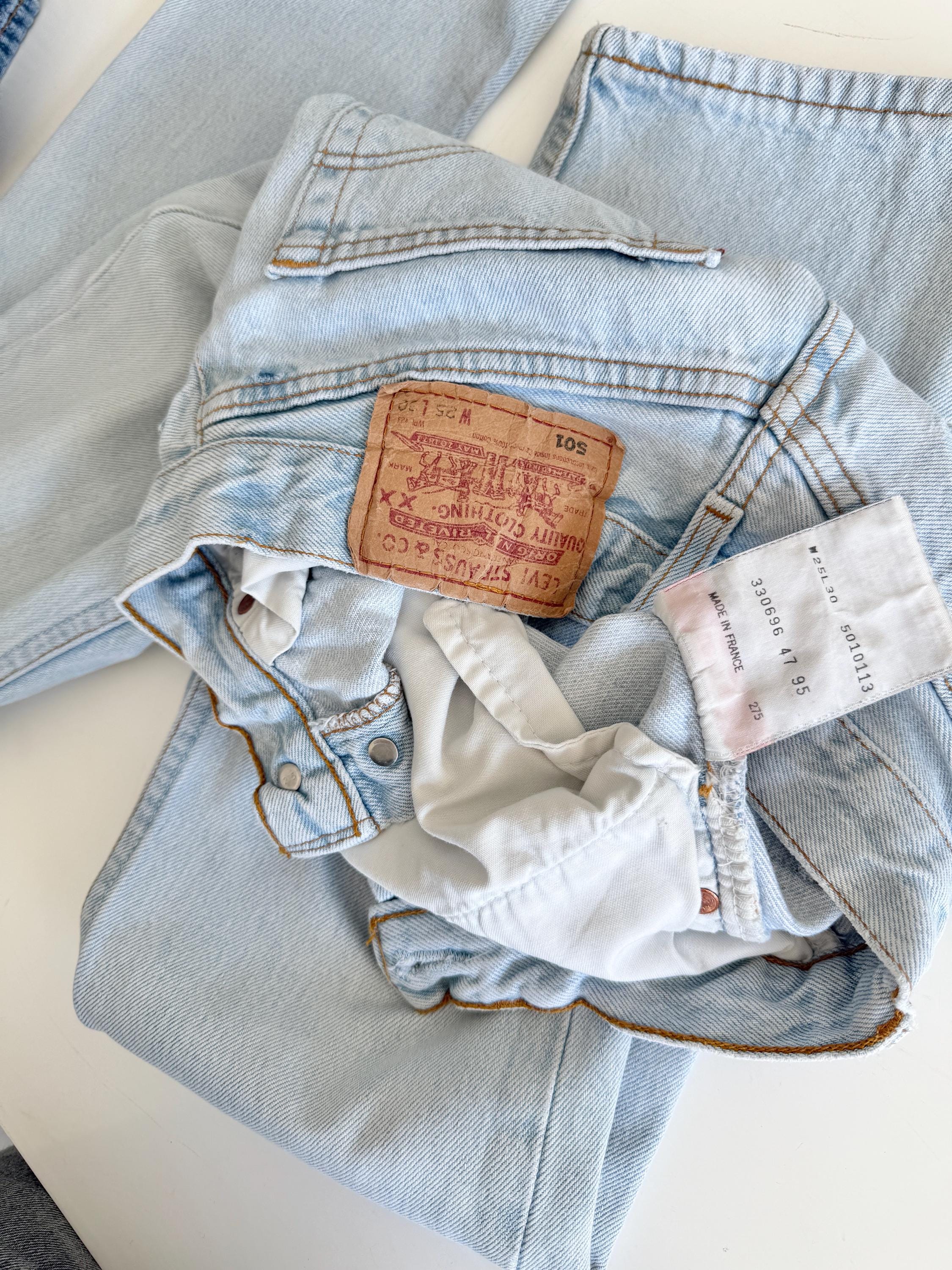 W23 L28 Levis 501 Vintage 22-23” Waist Light Blue 501s Made in 