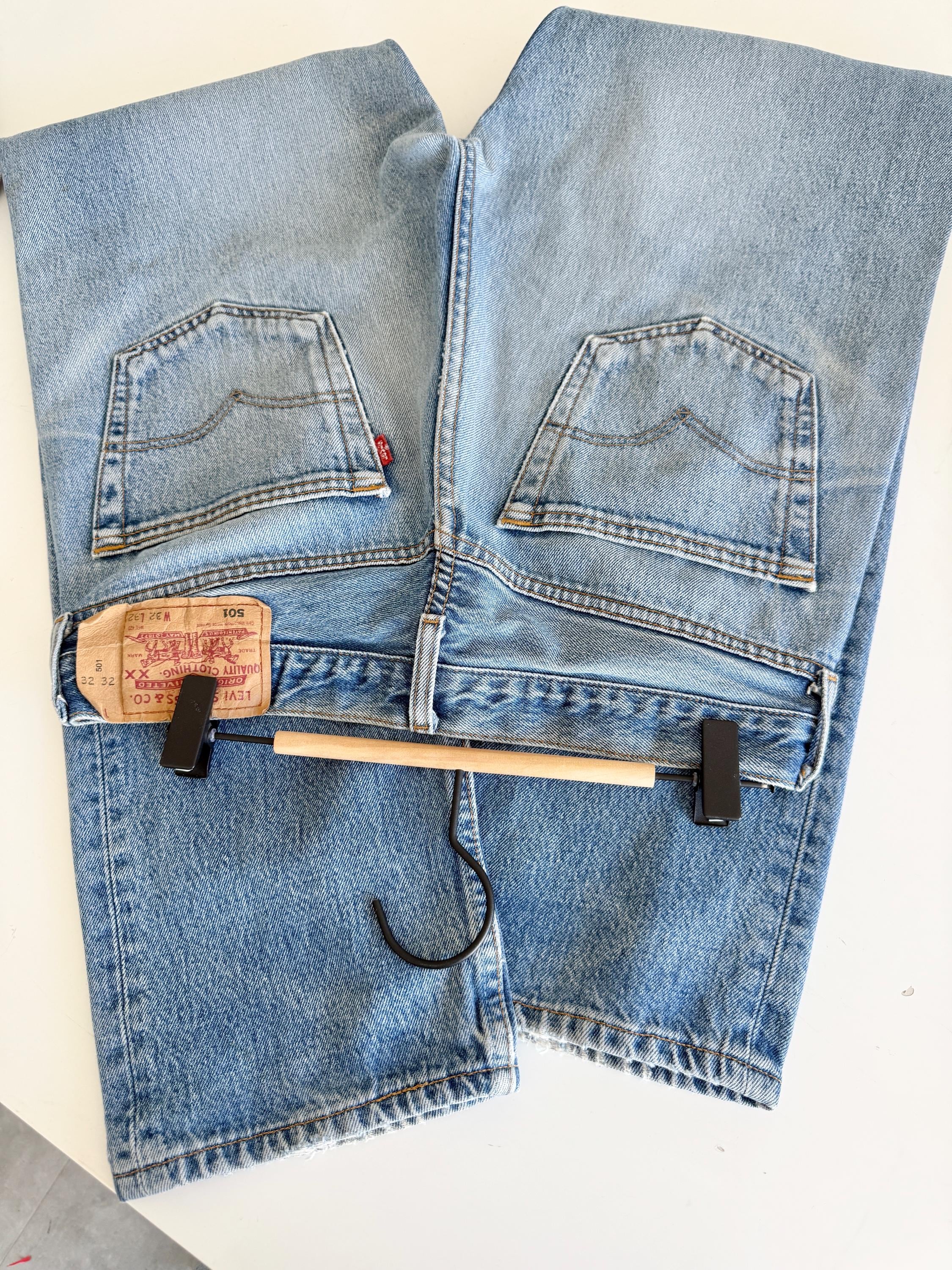 W31 L30 Levis 501 vintage 30-31” measured waist medium blue y2k whiskers fading